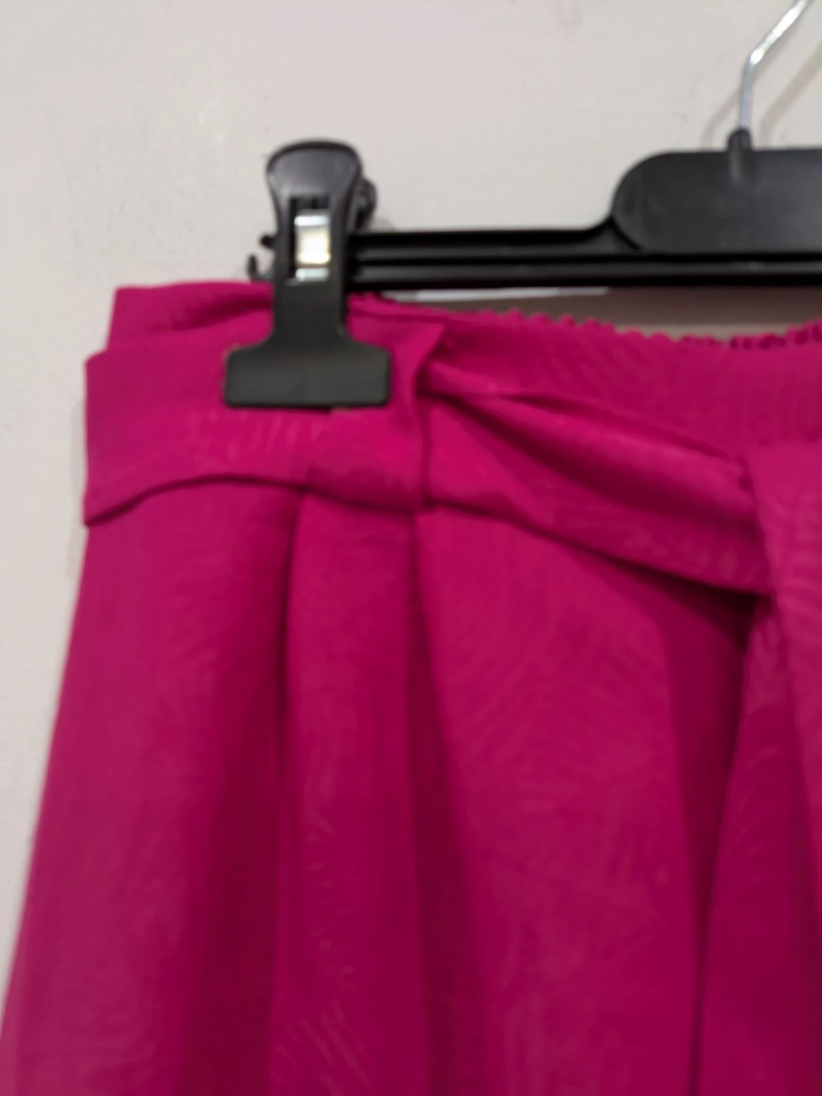 Calça palazzo fúcsia acetinada com cinto de laço. Tamanho 34 – photo 12